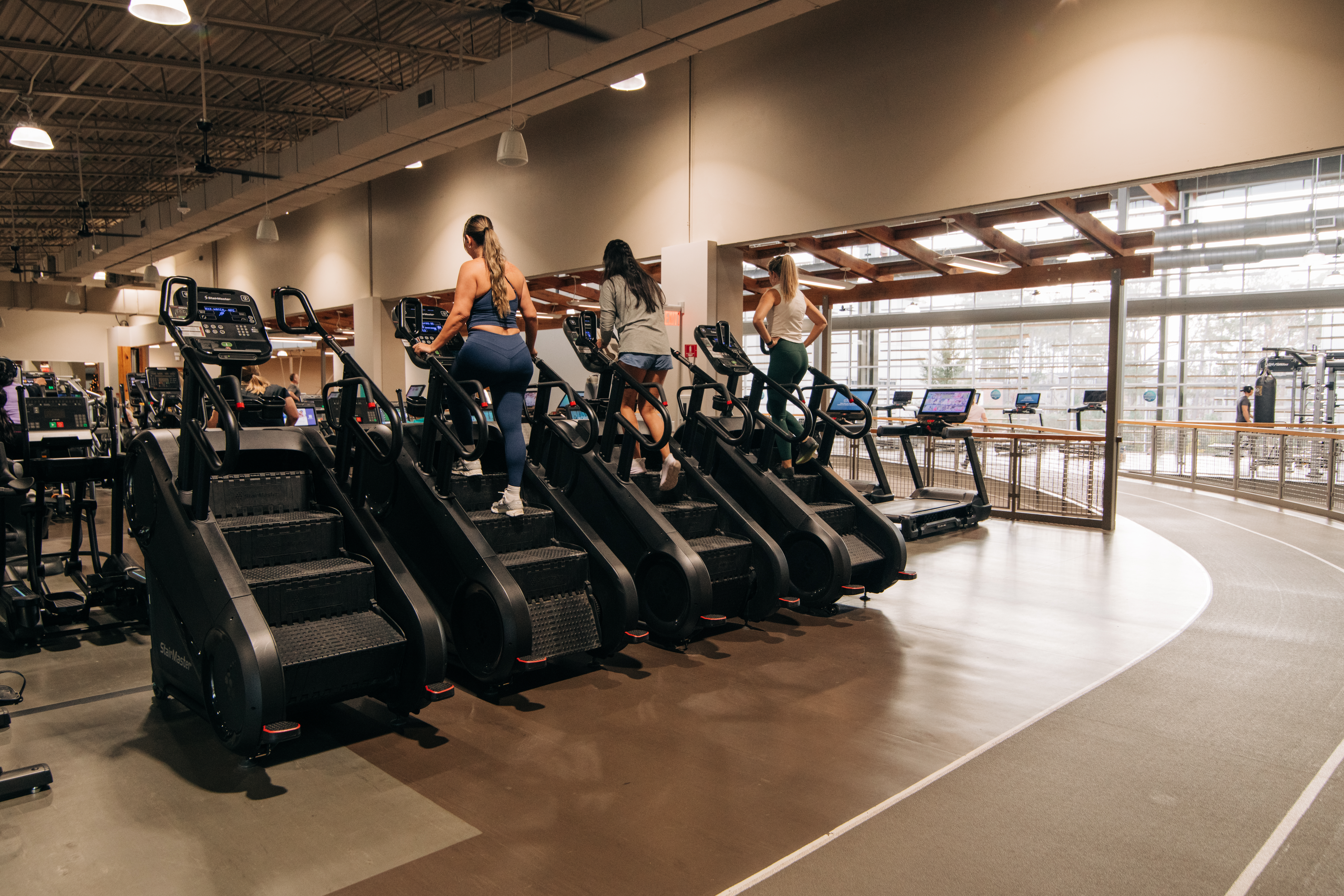 Constituer la liste d'équipements de gym adaptée à chaque centre de remise en forme